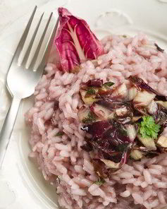 Розовое ризотто с радиккьо и красным вином