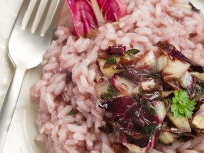 Рецепт розового ризотто с радиккьо и красным вином