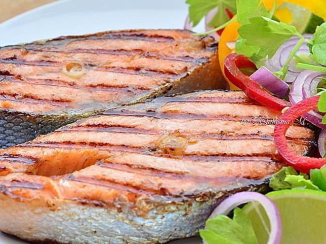 Рецепт форели на гриле с весенним салатом