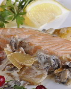 Форель под грибным соусом в духовке