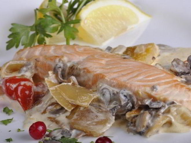 Рецепт форели под грибным соусом в духовке