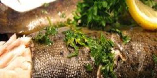 Форель в фольге на гриле