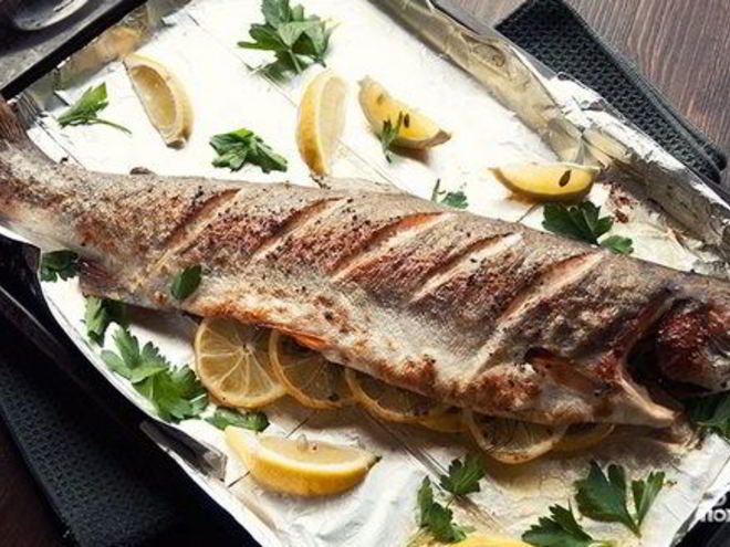 Рецепт горбуши, запеченной целиком