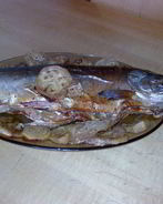 Горбуша запеченная в рукаве с луком и кабачком