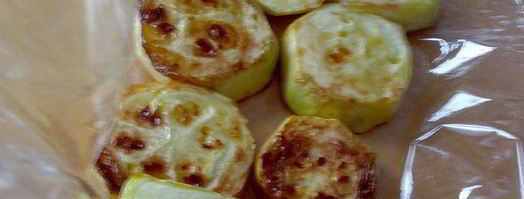 горбуша запеченная в рукаве с луком и кабачком. Шаг 5