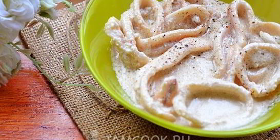 Кальмары в сметанном соусе