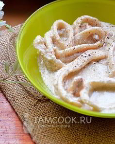 Кальмары в сметанном соусе