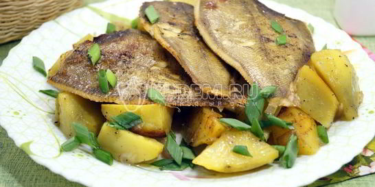 Камбала в духовке с картофелем