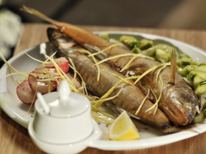 Рецепт копченого судака с горчичным соусом