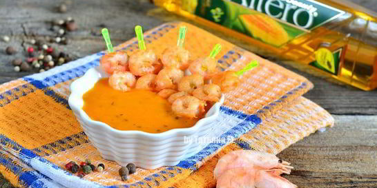 Креветки с морковным соусом