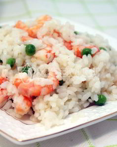 Креветки с рисом и зеленым горошком