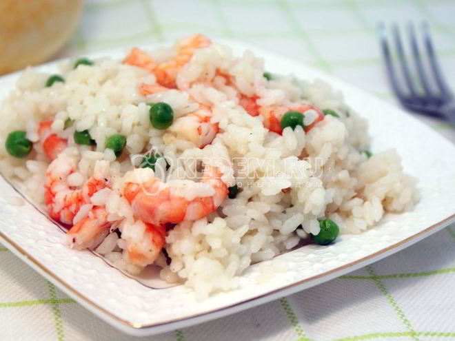 Рецепт креветок с рисом и зеленым горошком