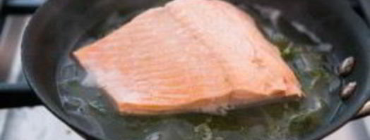 лосось в вине на сковороде. Шаг 2