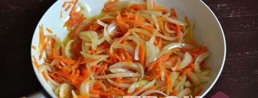 минтай с морковью и луком. Шаг 2