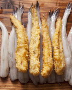 Минтай в кляре на сковороде