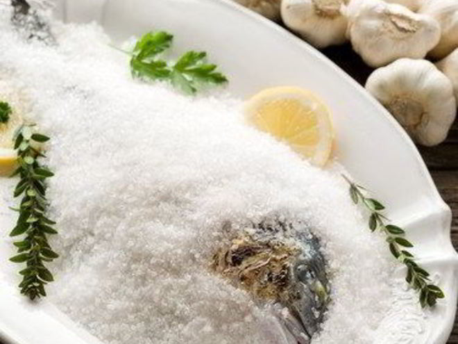 Рецепт морского окуня в соляной корке с травами