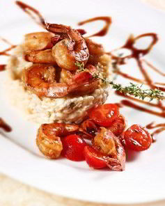 Остро-пряные креветки с имбирем, чили, томатами и кокосом