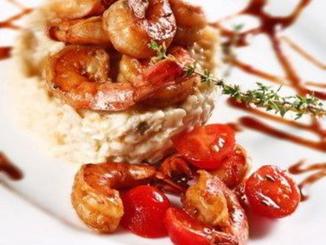 Рецепт остро-пряных креветки с имбирем, чили, томатами и кокосом