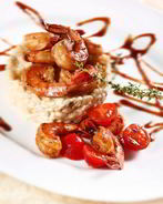 Остро-пряные креветки с имбирем, чили, томатами и кокосом