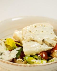 Палтус в сливочном соусе с зеленым салатом