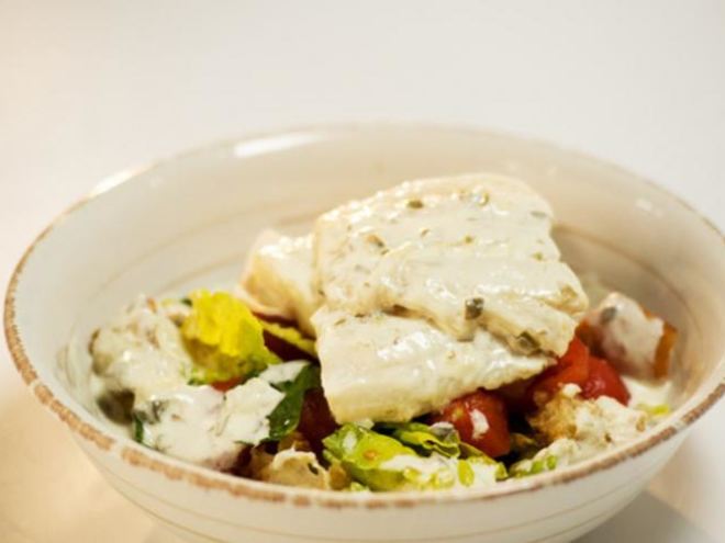 Рецепт палтуса в сливочном соусе с зеленым салатом