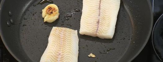 палтус в сливочном соусе с зеленым салатом. Шаг 4