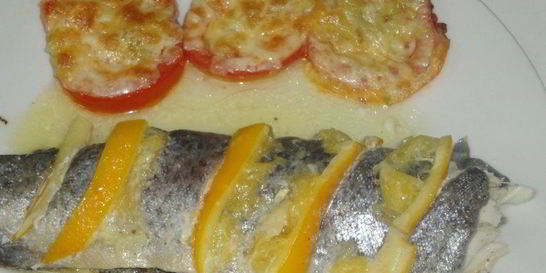 Речная форель, запеченная в духовке целиком