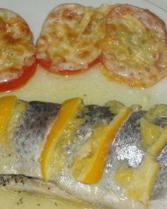 Речная форель, запеченная в духовке целиком