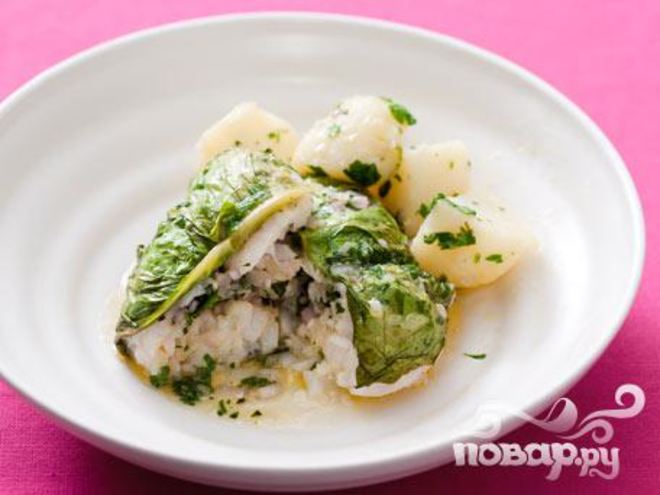 Рецепт рыбы со специями в листьях салата