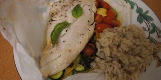 Рыба в пергаменте с овощами