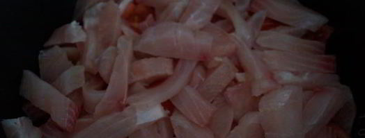 рыба в сметане в мультиварки. Шаг 3