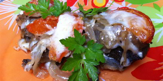 Рыба, запеченная с грибами и помидорами