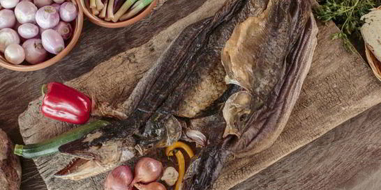 Щука с шампиньонами и грецкими орехами