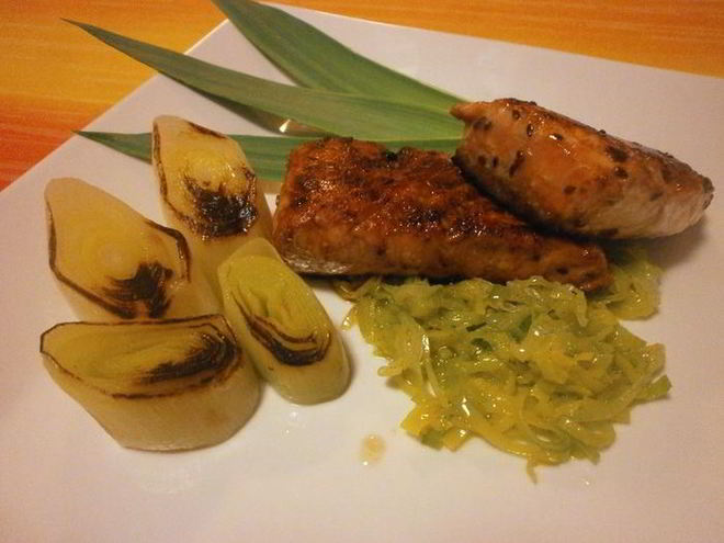 Рецепт семги с луком-пореем и ванилью