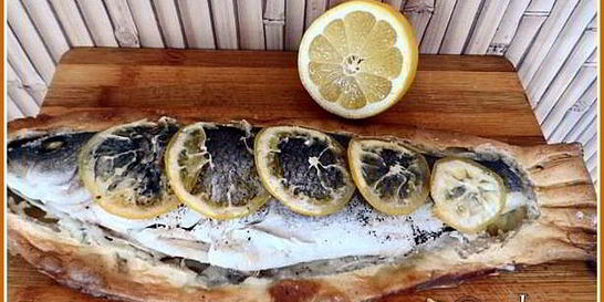 Сибас запеченный в соленом тесте