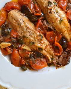 Скумбрия, тушенная с овощами