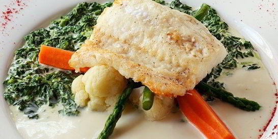 Судак под соусом