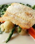 Судак под соусом