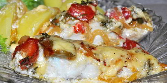 Судак в духовке с соусом и сыром