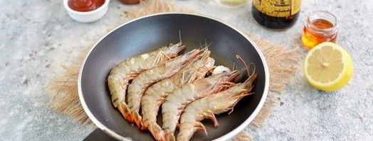 тигровые креветки, жаренные с чесноком и имбирем. Шаг 4