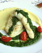 Треска по-аргентински с соусом чимичурри