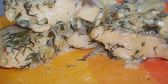 Тушеная рыба под соусом из сметаны