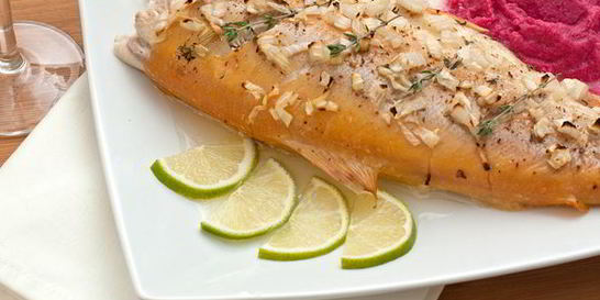 Янтарная форель запеченная с луком