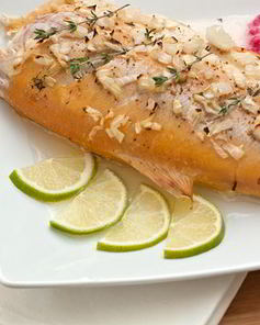 Янтарная форель запеченная с луком