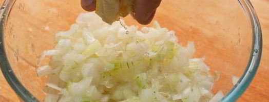 янтарная форель запеченная с луком. Шаг 4