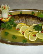 Заливная щука с овощами