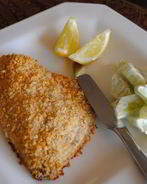 Запеченная треска в панировке из грецких орехов с лимоном и пармезаном