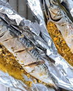 Запеченная в фольге скумбрия