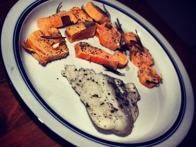 Рецепт запеченного филе хека с бататом