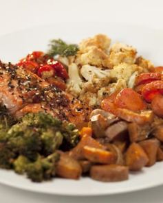 Запеченный лосось с овощами